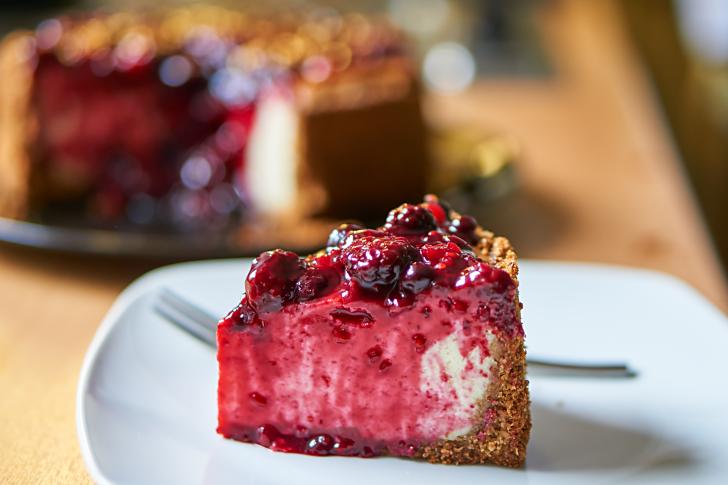 cheesecake with berry sauce