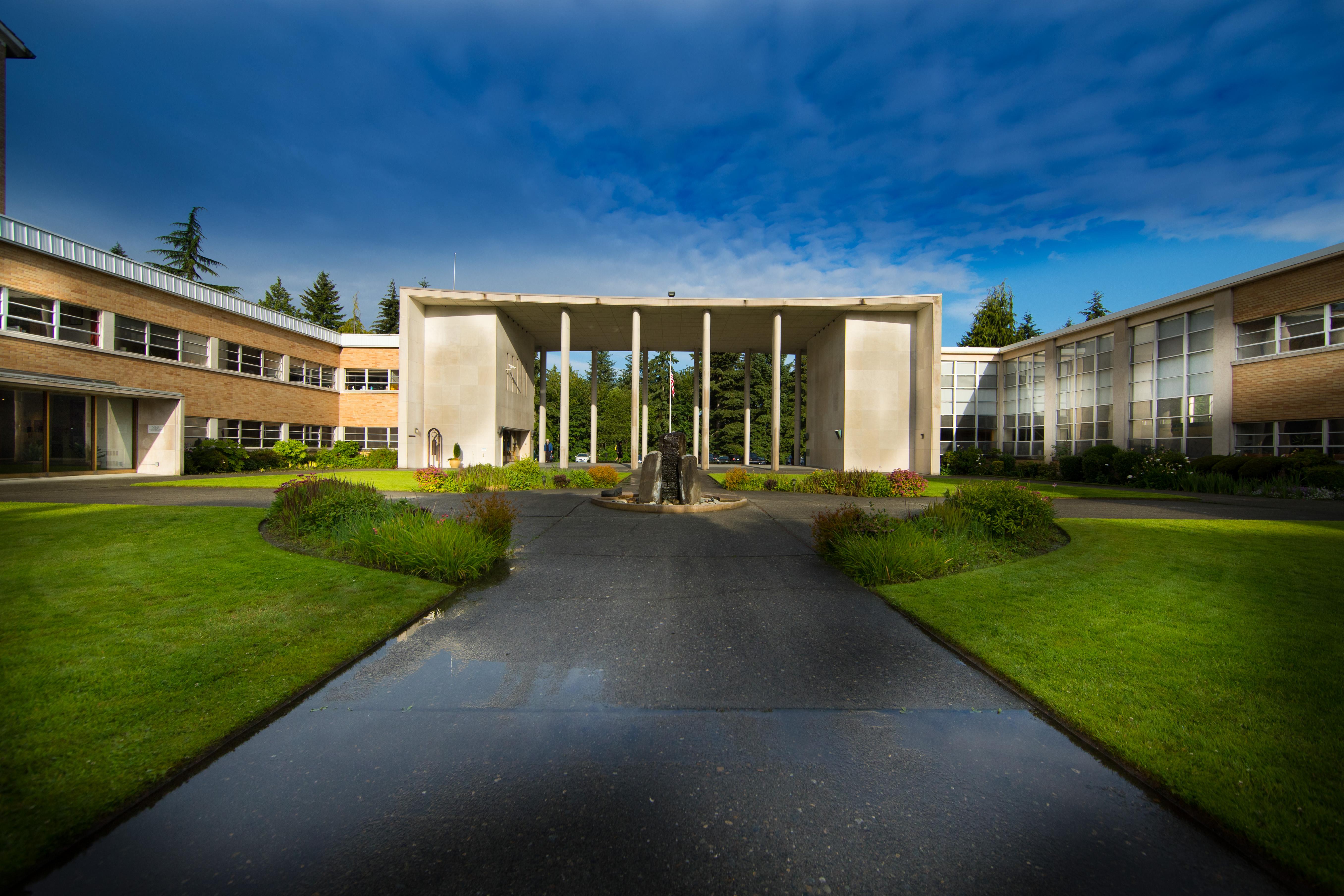 Bastyr courtyard