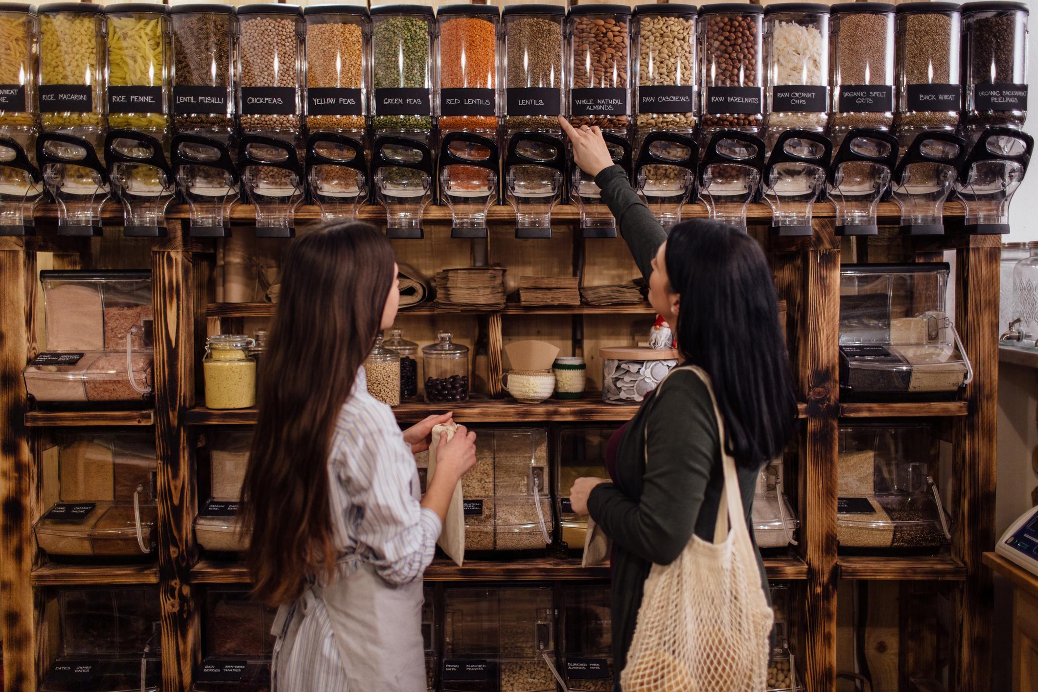 shopping at no waste package free store